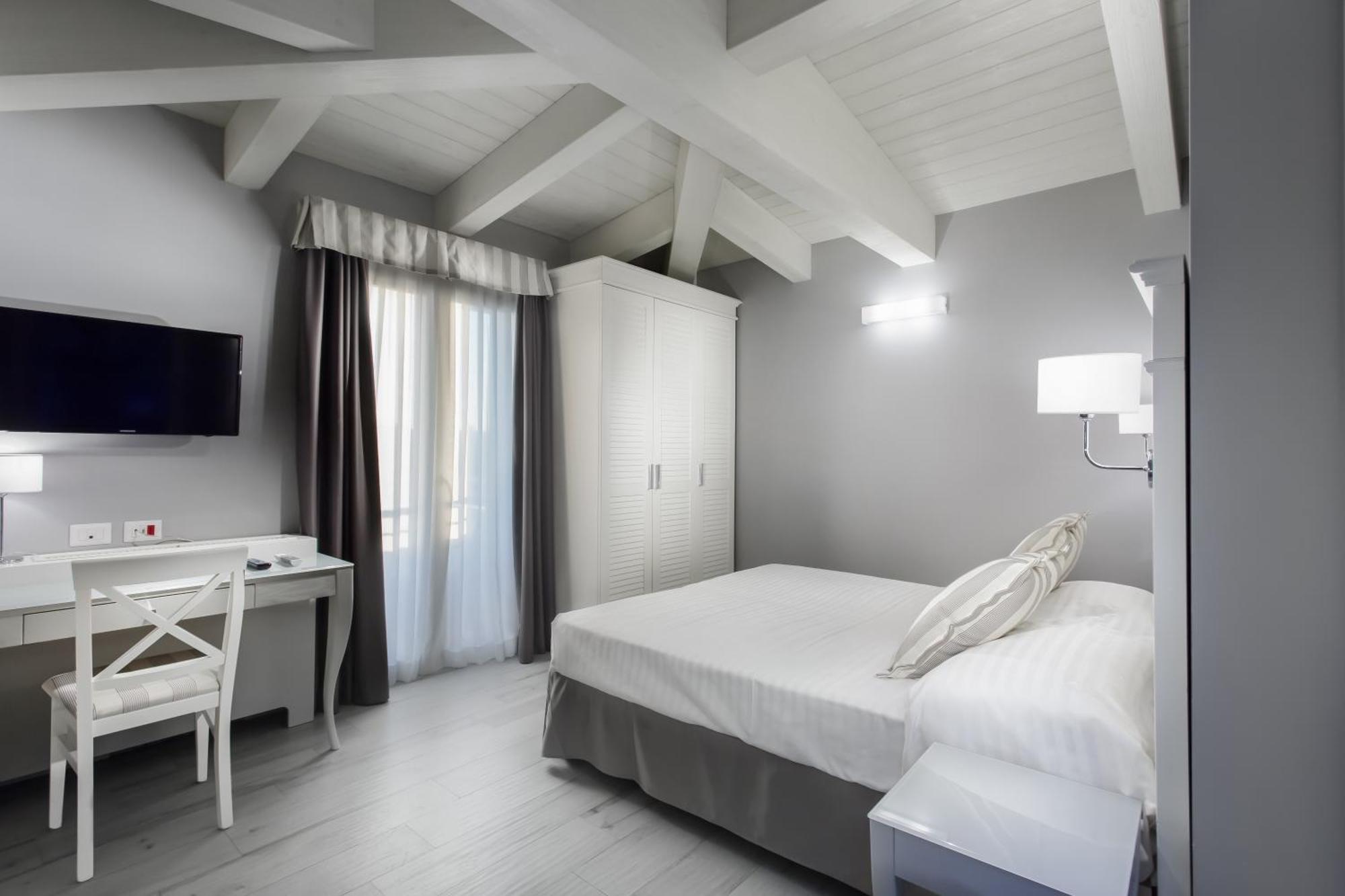 Hotel Nettuno チェゼナーティコ エクステリア 写真