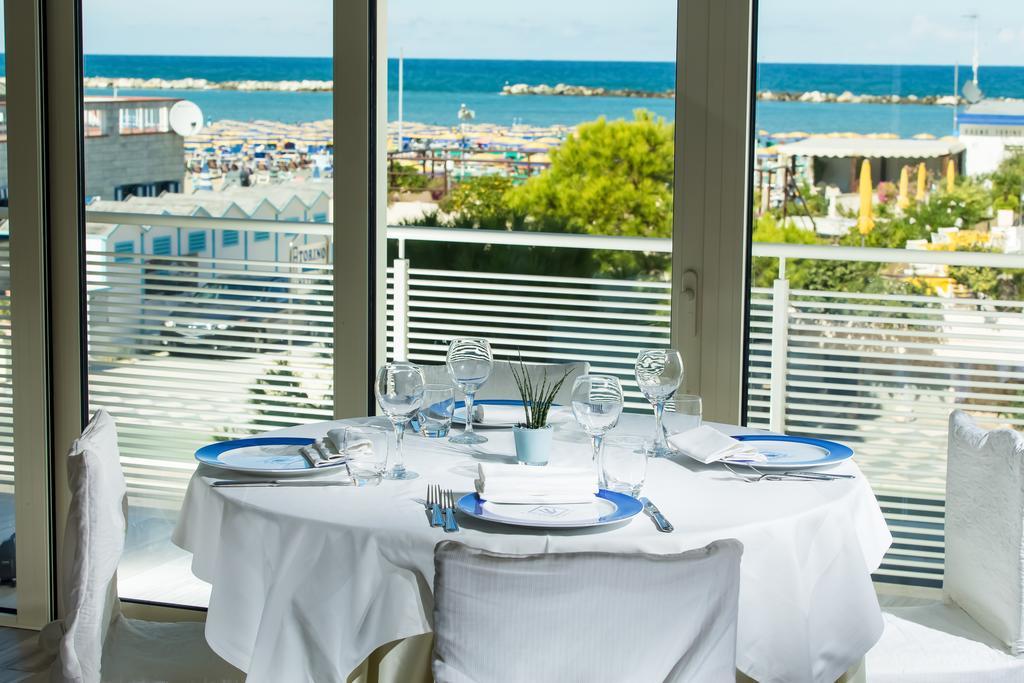 Hotel Nettuno チェゼナーティコ エクステリア 写真