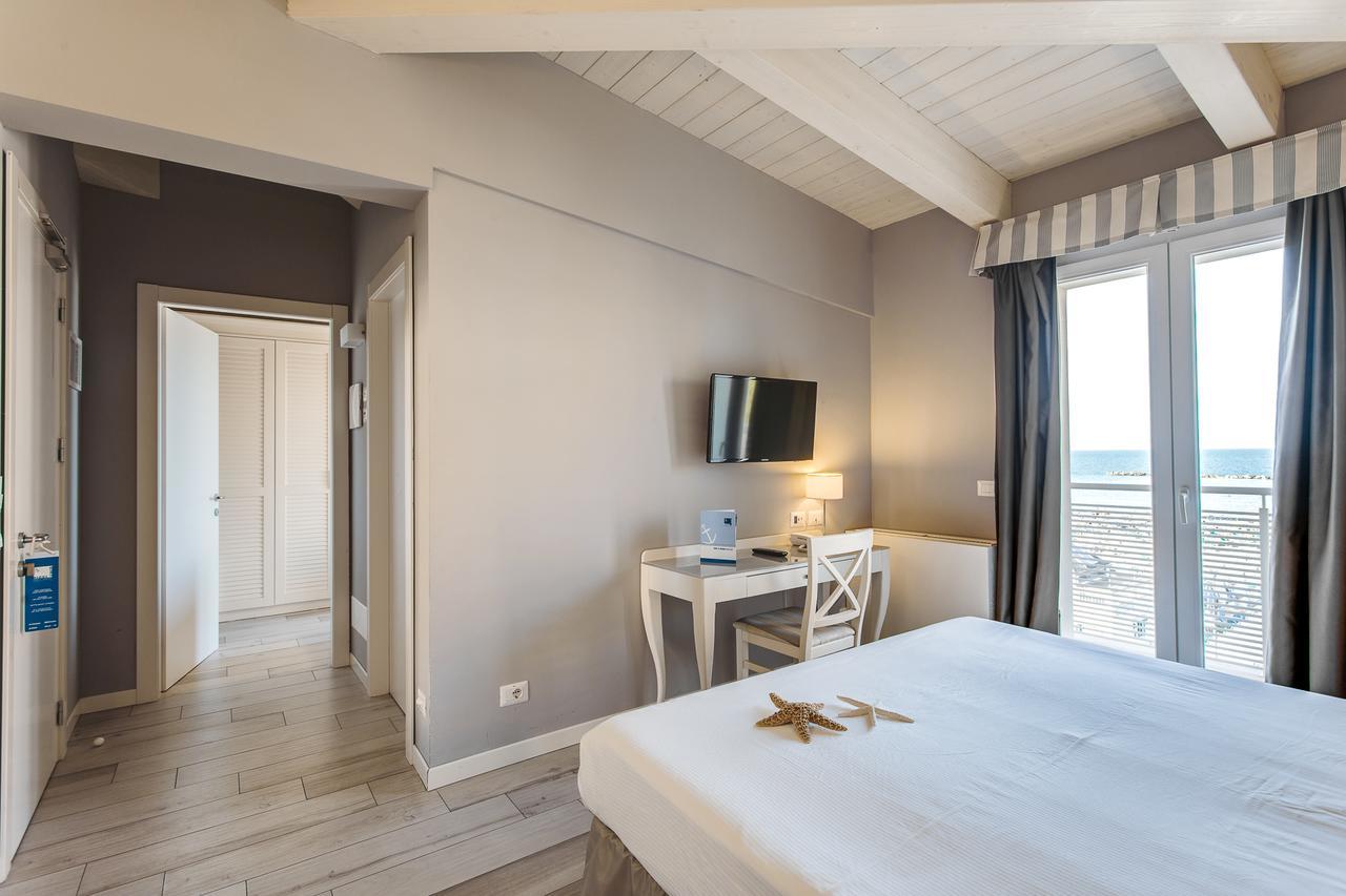 Hotel Nettuno チェゼナーティコ エクステリア 写真